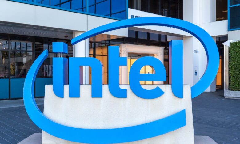 Intel stock drops after earnings miss, execs predict quarterly loss to start the year