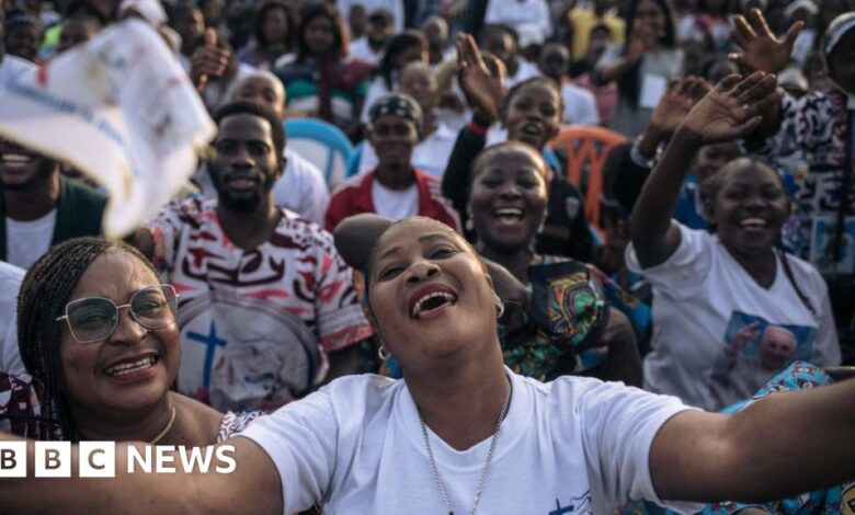Pope Francis in DR Congo: A million gather for Kinshasa mass