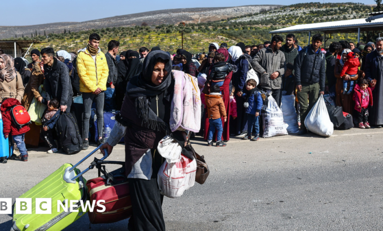 Syrians in Turkey cross border after earthquake