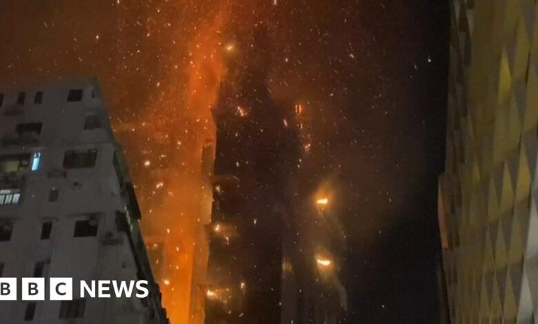 Hong Kong: Under-construction skyscraper on fire