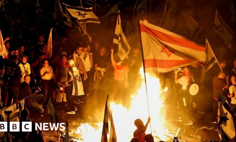 Police water cannon strike down protesters in Israel