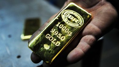 Gold edges lower as the U.S. dollar strengthens