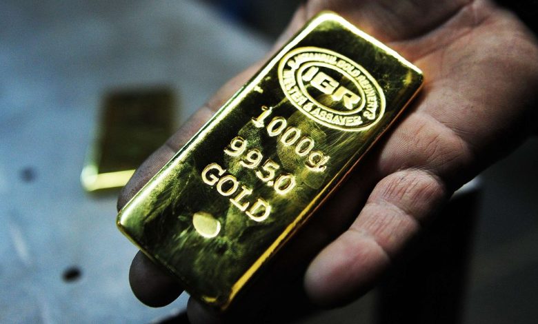 Gold edges lower as the U.S. dollar strengthens