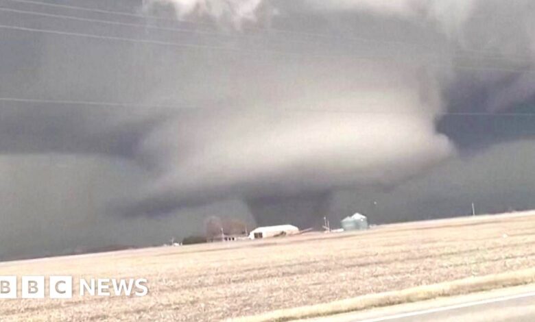 Iowa tornadoes captured by eyewitness in car