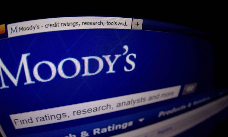 Moody's downgrades U.S. banks one notch as credit strength ebbs