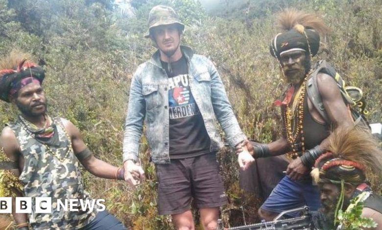 Papua: At least one killed in hunt for kidnapped NZ pilot Philip Mehrtens