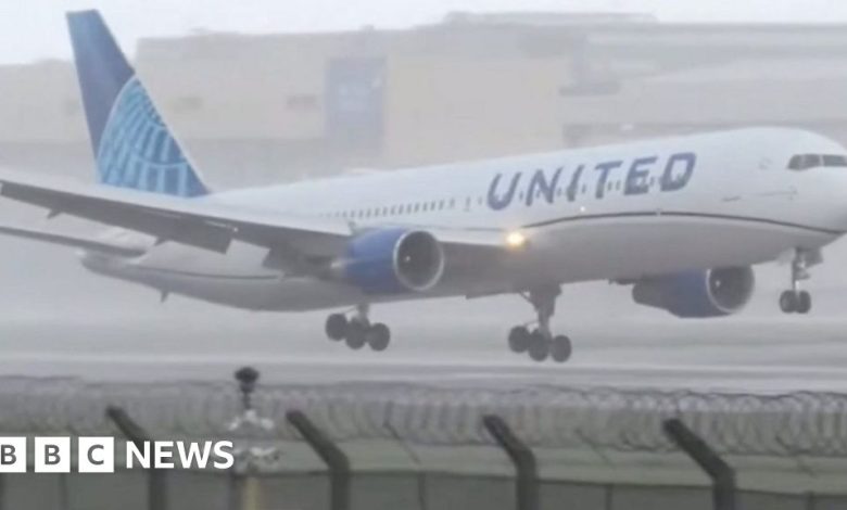 Planes struggle to land at Heathrow Airport due to high winds