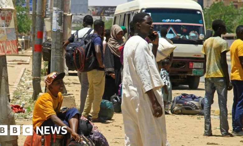 Sudan conflict: Residents flee capital Khartoum as fighting continues