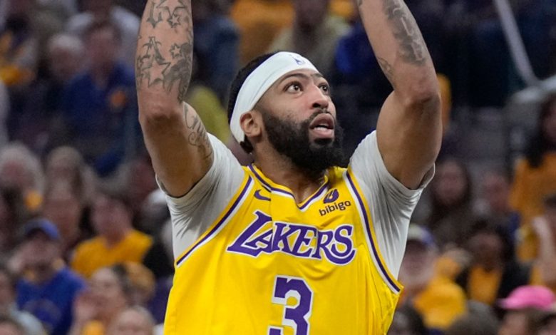 NBA playoffs: Davis leads Lakers to Game 1 win over Warriors